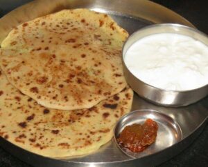 ऐसे बनाएं बचे हुए चावल का स्वादिष्ट पराठा: